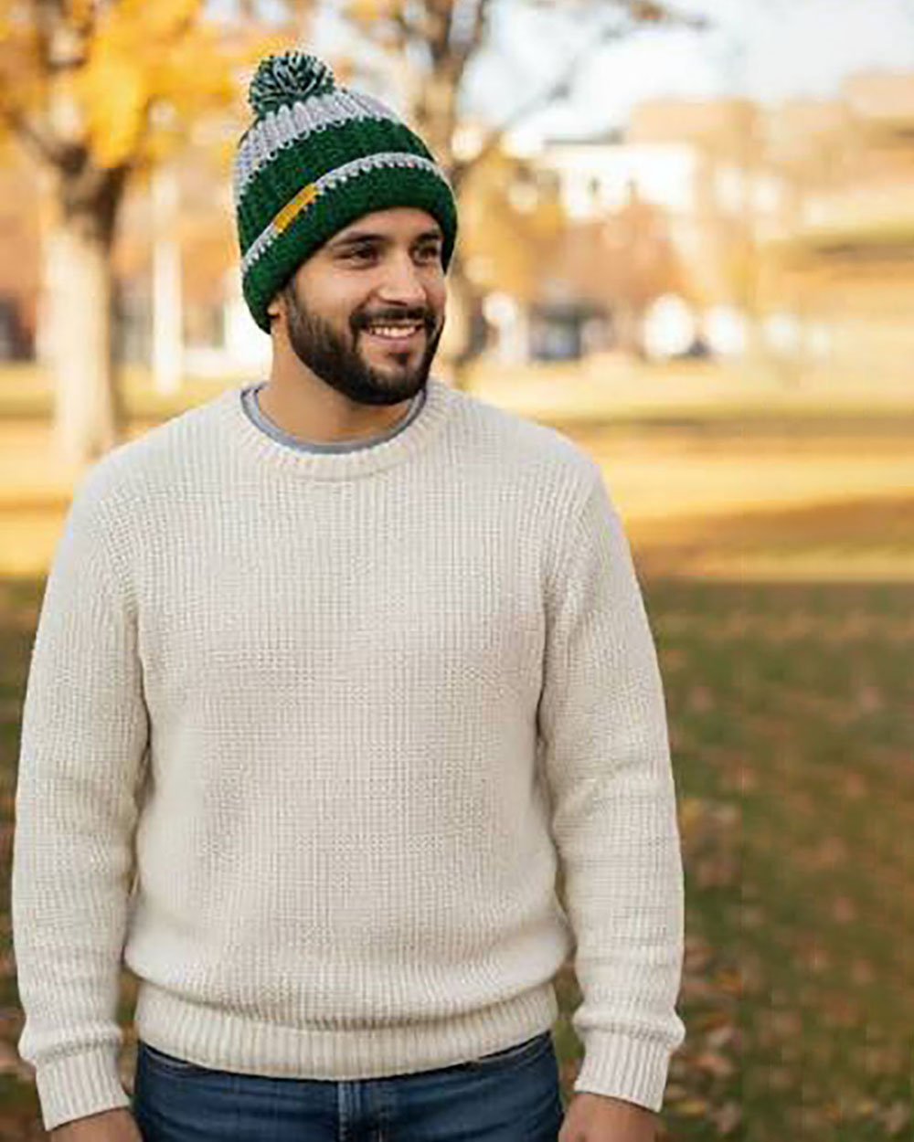 Gorro tejido a crochet con pompón, diseño artesanal abrigado